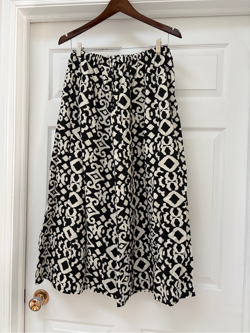 Japna Black and White Midi Skirt with Graphic Print ladies large